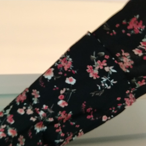 Tiered top in a floral pattern, sheer mesh at top. - Picture 4 of 9